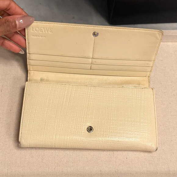 Loewe Long Horizontal Wallet – Soft Grained Calfskin & Gold Hardware - Picture 6 of 16